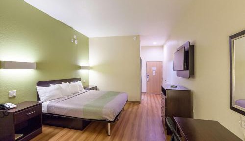 King Room with Roll-in Shower - Disability Access - Non-Smoking
