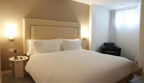 Standard Queen Room