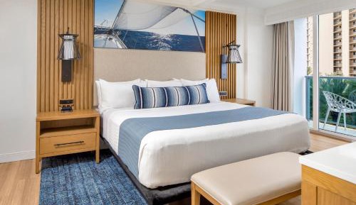 Superior King Suite with Partial View 