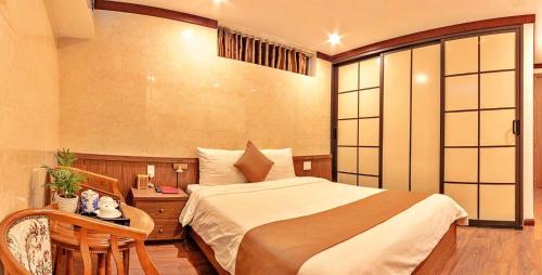 Standard Queen Room
