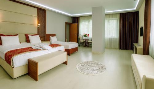 Deluxe Family Suite