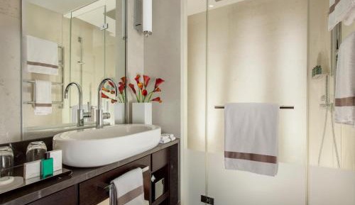 Executive Suite with Lake View and SPA access