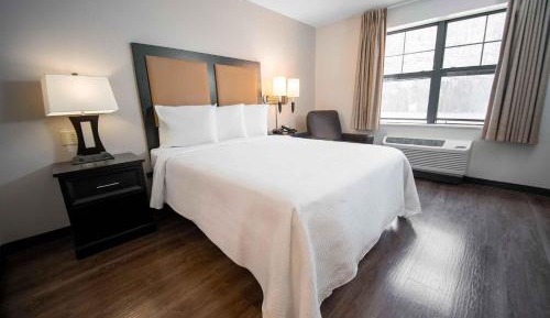 Studio with 1 King Bed - Non-Smoking