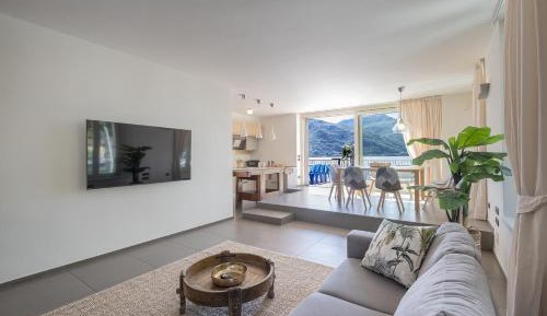 Apartment with Lake View