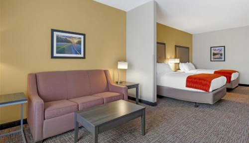 Queen Suite with Two Queen Beds and Sofa Bed - Disability Access/Non-Smoking