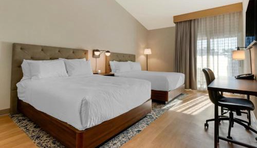 Traditional Guest room with 2 Queen Bed