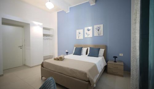 Deluxe Room (2 Adults + 1 Child)