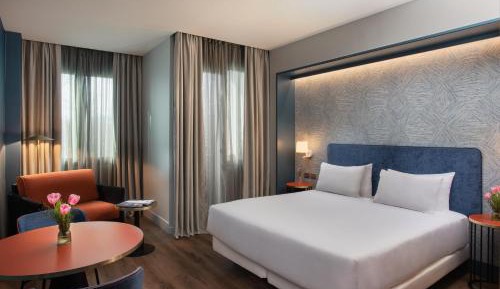Family Adjoining Room with Extra Bed (6 Adults)
