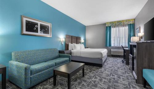 King Suite with Sofa Bed and Bath Tub - Mobility Accessible