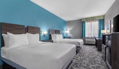 Queen Room with Two Queen Beds and Bath Tub - Mobility Accessible