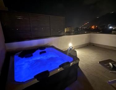 Room #1473935401
