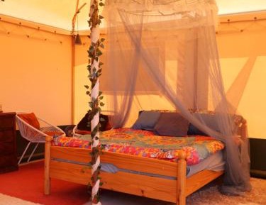 Bungalow with Garden View