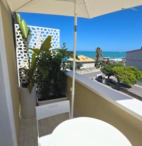 One-Bedroom Apartment with Sea View and Balcony