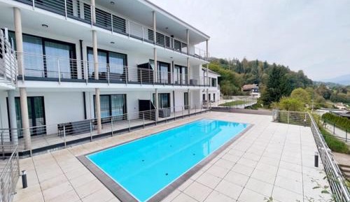 Two-Bedroom Apartment with Lake View
