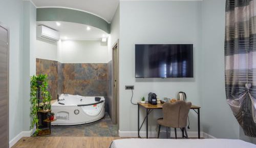 Queen Room with Spa Bath