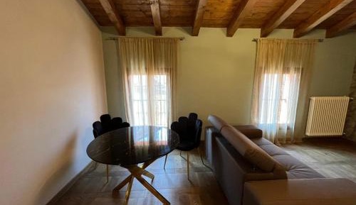 Deluxe One-Bedroom Apartment