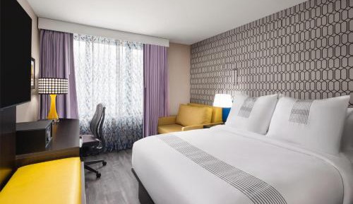 Queen Room with Sofa Bed - Non-Smoking
