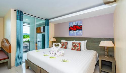 Deluxe Double Room (2 Adults + 1 Child)