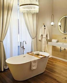 Deluxe King Suite