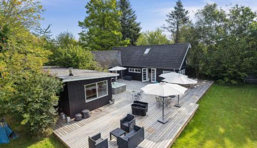 Three-Bedroom Holiday Home 