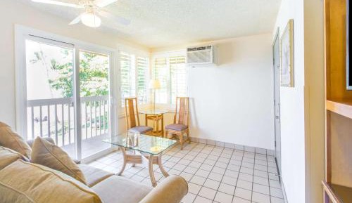 One-Bedroom Suite with Queen Bed and Ocean View - Non-Smoking