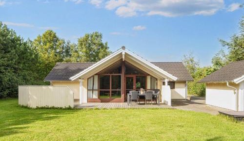 Three-Bedroom Vacation Home 
