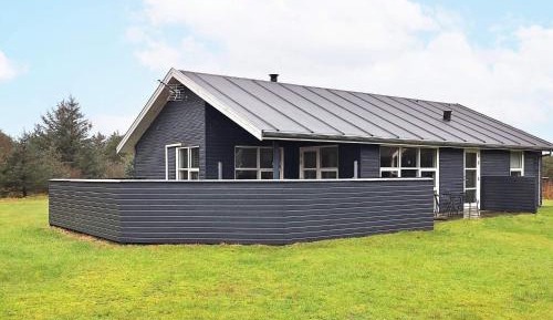 Three-Bedroom Holiday Home 