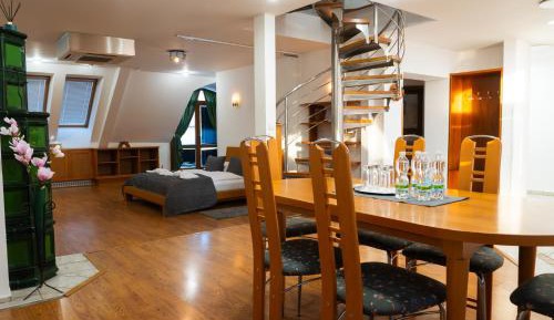 Studio - Split Level