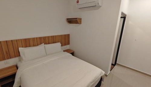 Deluxe Queen Room