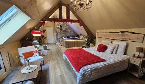 One-Bedroom Deluxe Apartment
