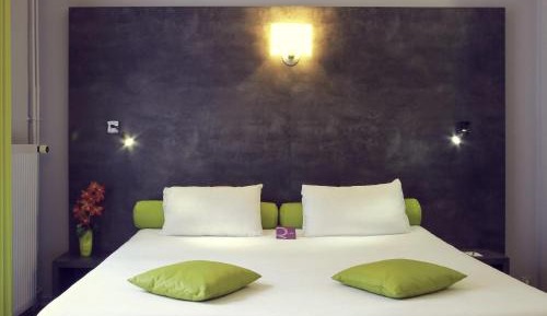 Superior Double Room - Street Side