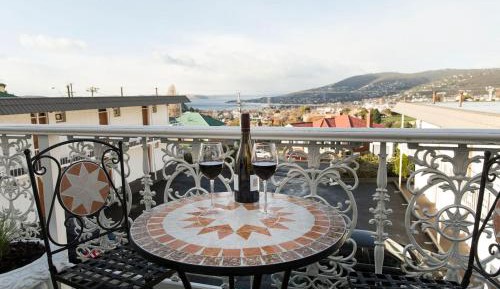 Deluxe Suite with Sea View - Cavell