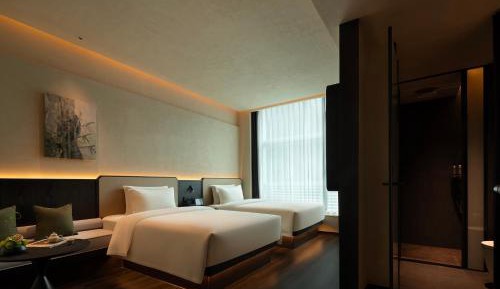 Deluxe Queen Room