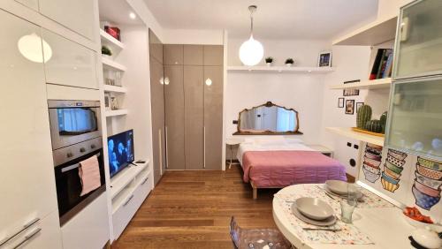 One-Bedroom Apartment with Balcony