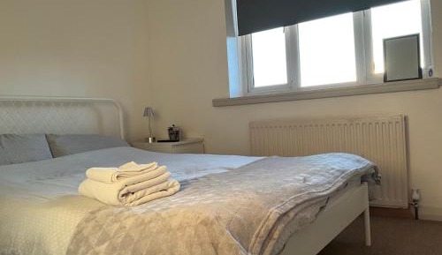 Queen Room with Shared Bathroom