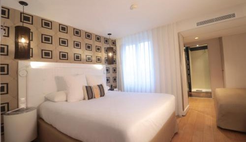 Deluxe Triple Room with Queen Bed and Sofa Bed - Non-Smoking