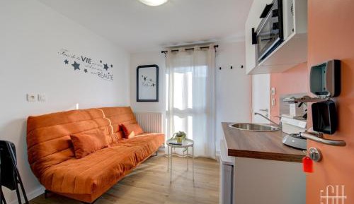 Studio with Sofa Bed