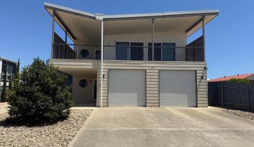 Five-Bedroom Holiday Home