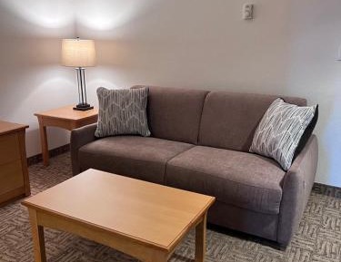 Deluxe Queen Suite