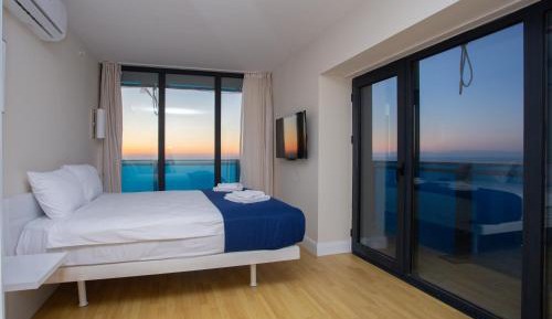 Family Room with Sea View