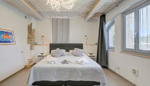 Two Bedroom Apartment with Terrace and Extra Bed