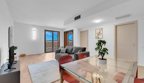 Two-Bedroom Deluxe Apartment with Balcony