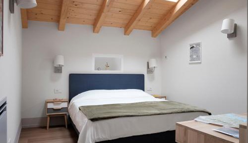 One-Bedroom Deluxe Apartment