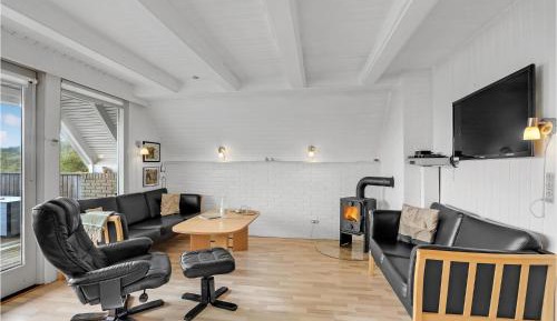 Three-Bedroom Holiday Home 