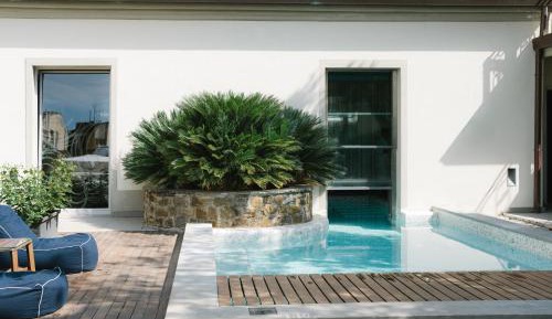 Apartment with Garden View
