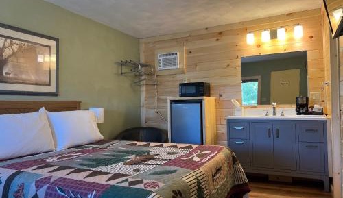 Standard Queen Room