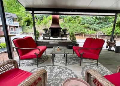 Deluxe Queen Suite with Private Balcony
