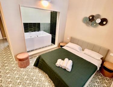 Deluxe Suite with Spa Bath