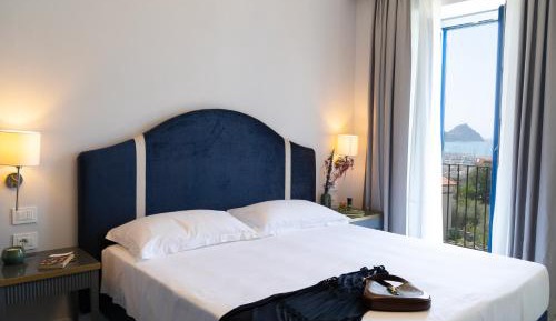 Double Room with Balcony and Sea View
