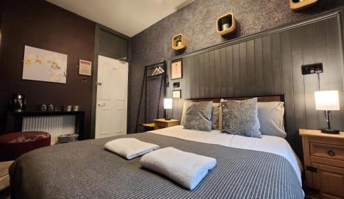 Budget Double Room with Private External Bathroom